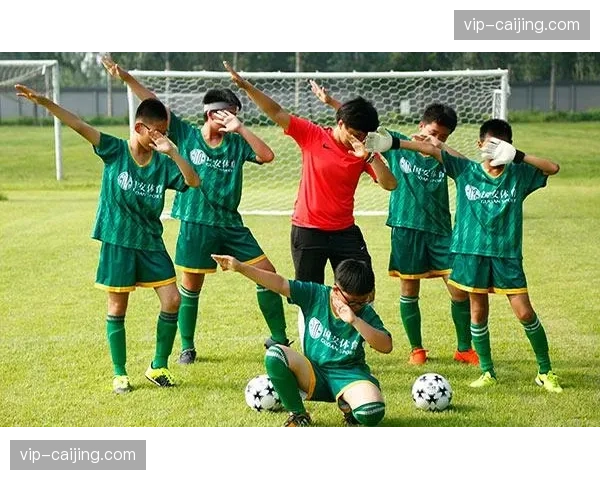 邓捷夫处理球合理技术功底扎实 国安小将身体素质过硬体能充沛